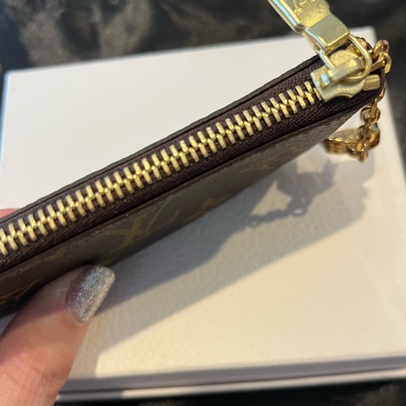 New in box, Louis Vuitton monogram key pouch - Picture 3 of 5
